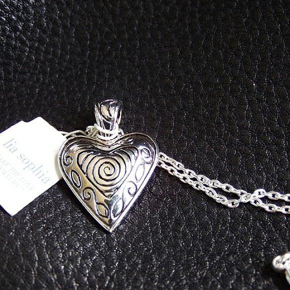 NWT Lia Sophia Puff Revers Heart Necklace 16" - Picture 2 of 2